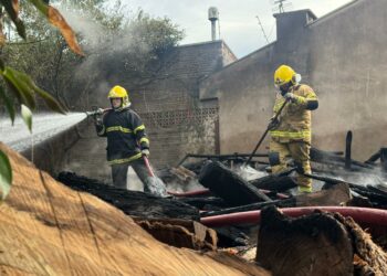 Incêndio atinge marcenaria em Sapiranga e mobiliza equipes de bombeiros de três cidades da região