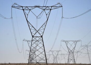 Contas de luz ficam mais caras em maio; Aneel anuncia bandeira amarela