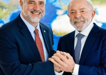 Lula anuncia Paulo Pimenta como novo líder do governo na Câmara