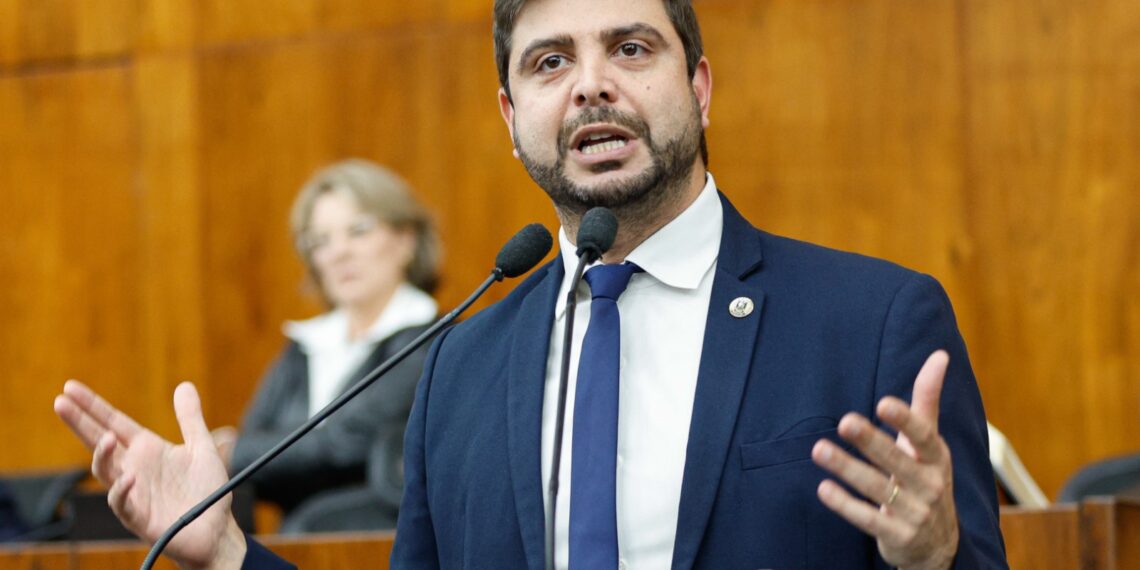 Deputado Felipe Camozzato afirma sofrer intimidação jurídica após críticas ao MPF