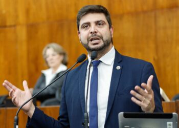 Deputado Felipe Camozzato afirma sofrer intimidação jurídica após críticas ao MPF