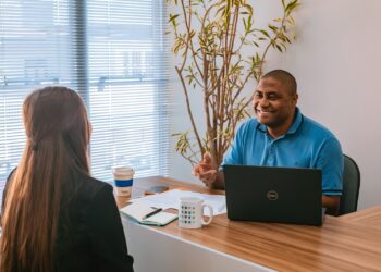 Lideranças da Viacredi destacam impacto da feira no fortalecimento da comunidade