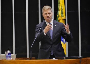 Conselho de Ética aprova suspensão de Marcel van Hattem por dois meses
