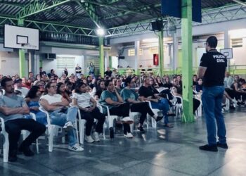 Polícia Civil palestra sobre segurança digital para mais de 400 pais em Dois Irmãos