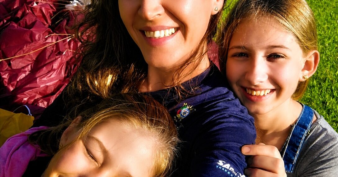 Mãe, filha e piloto: a paixão pelo voo que une gerações no Dia das Mães
