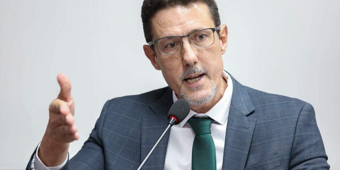 Projeto de Delegado Zucco quer barrar condenados por maus-tratos a animais no serviço público do RS