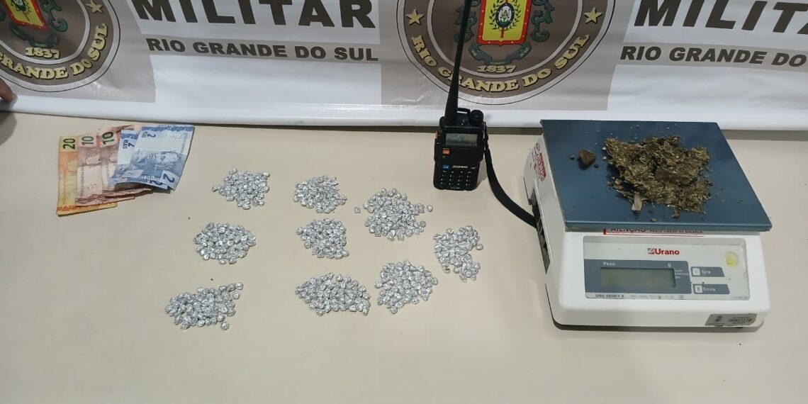 Foragido é preso com mais de 480 porções de drogas em Sapiranga