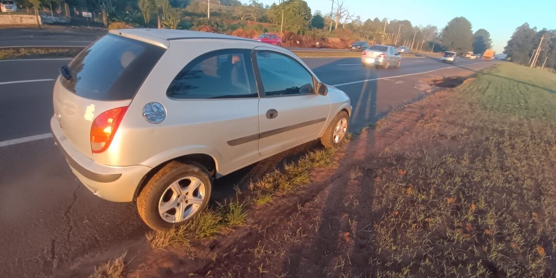 Acidente entre carro e moto é registrado na RS-239, em Araricá