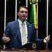 Flávio Bolsonaro confirma pedido de dinheiro a Vorcaro para filme sobre o pai