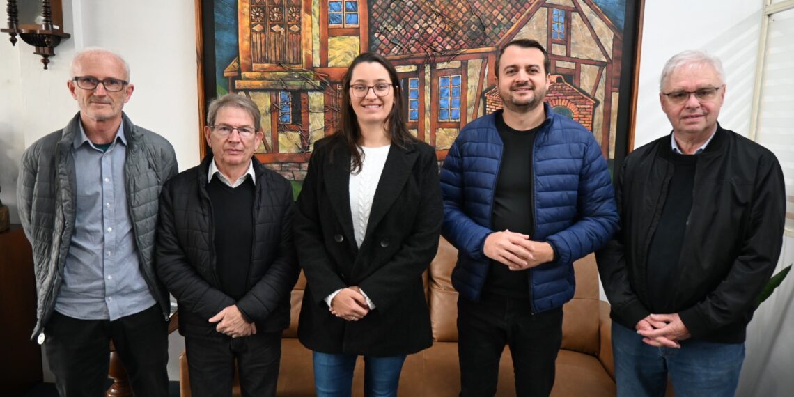 Dois Irmãos apresenta nova secretária de administração