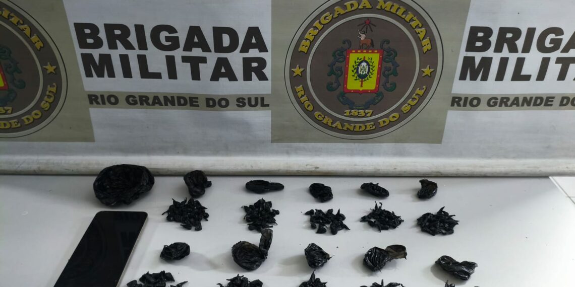 Homem é preso com mais de 260 porções de crack em Campo Bom