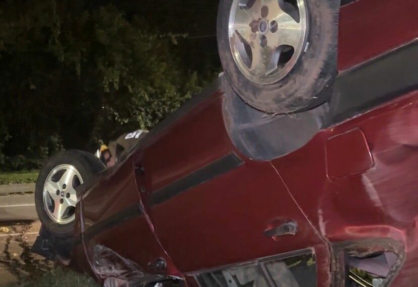 Colisão entre veículos resulta em capotamento e motorista fica ferido na RS-239 em Sapiranga