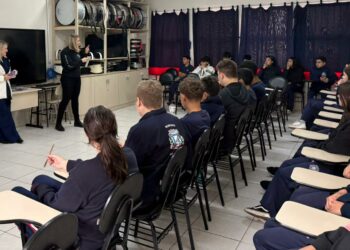 Polícia Civil de Campo Bom participa de palestra sobre violência doméstica na EMEF 25 de Julho