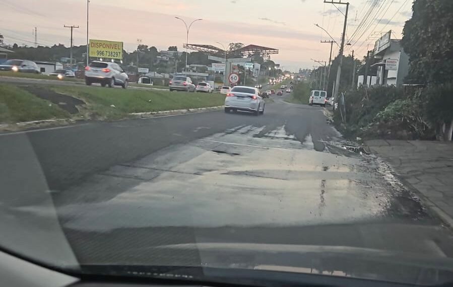 Corsan conserta adutora às margens da RS-239, em Sapiranga