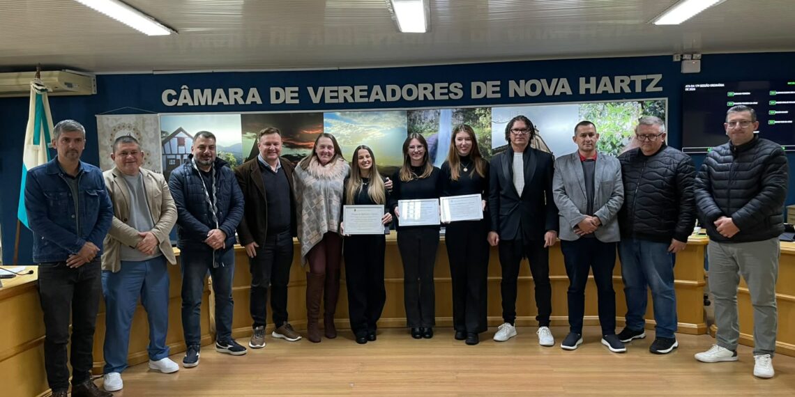 Câmara de Vereadores Mirim é aprovada e soberanas da Dezemberfest recebem homenagem em Nova Hartz