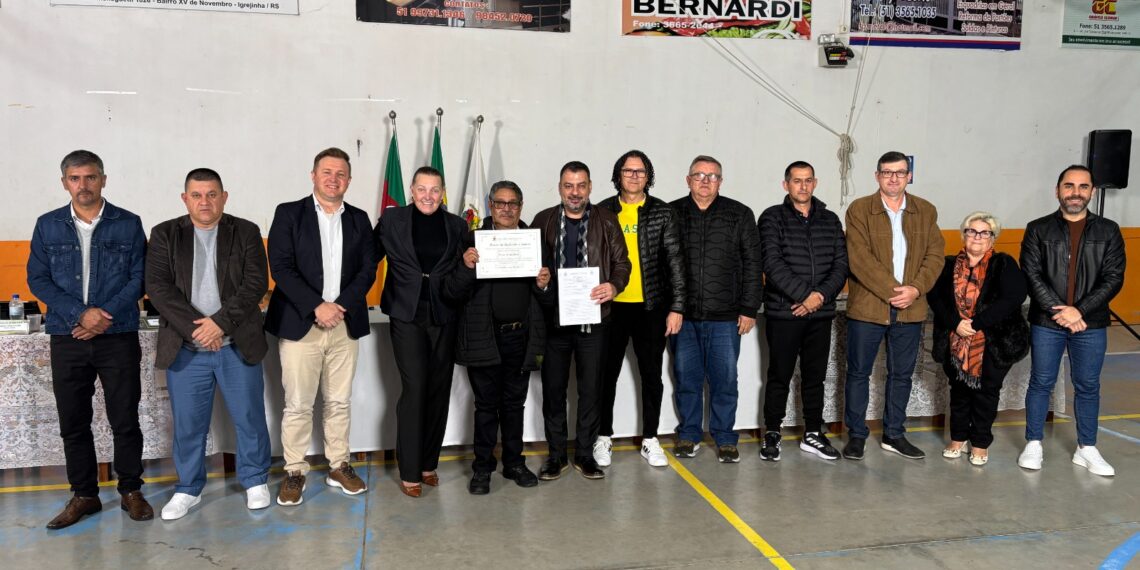 Câmara de Vereadores de Nova Hartz realiza sessão no bairro Imigrante com homenagens e projetos