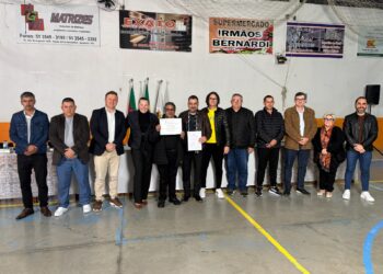 Câmara de Vereadores de Nova Hartz realiza sessão no bairro Imigrante com homenagens e projetos