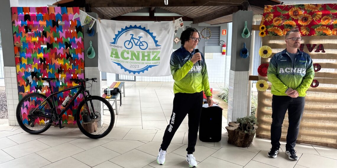 Ciclistas levam projeto de educação no trânsito às escolas de Nova Hartz
