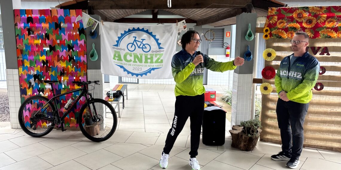 Ciclistas levam projeto de educação no trânsito às escolas de Nova Hartz