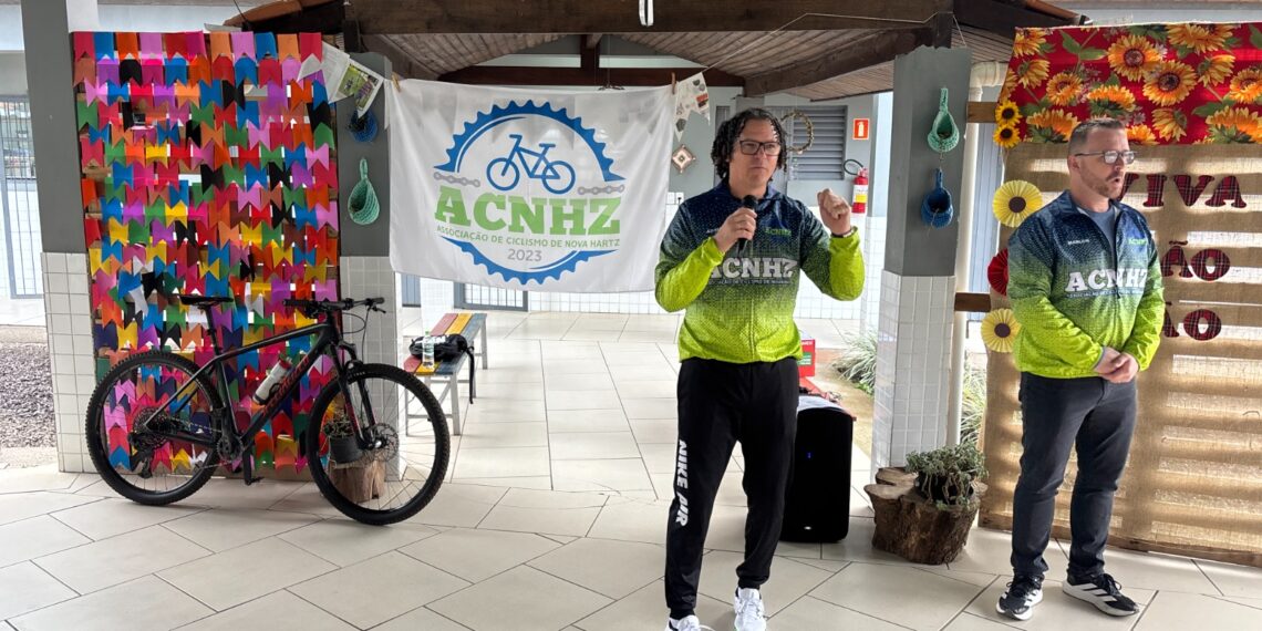 Ciclistas levam projeto de educação no trânsito às escolas de Nova Hartz