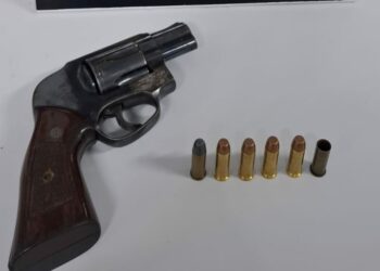 Homem é preso com revólver de numeração raspada durante operação policial em Campo Bom