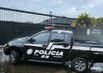 Mulher é presa em flagrante por envolvimento em esquema de extorsão, na região