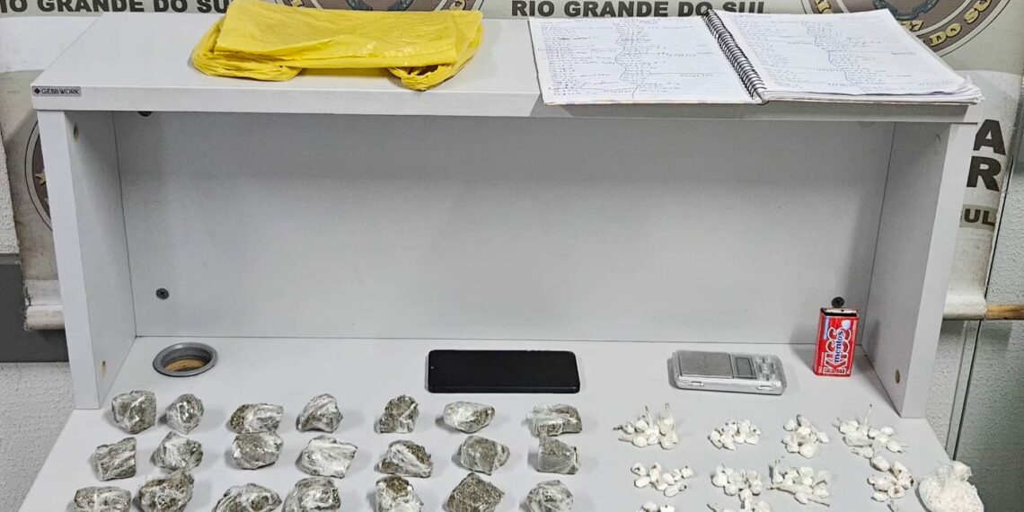 Dupla é presa por tráfico de drogas durante ação da BM em Sapiranga