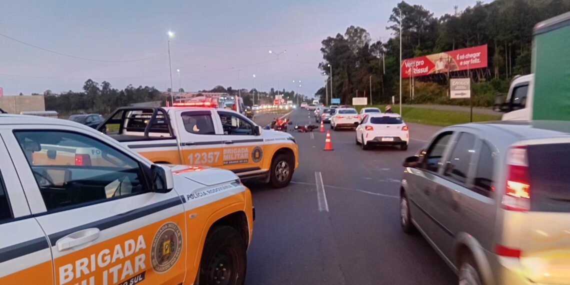 Acidente entre motos deixa três pessoas feridas na RS-239, em Campo Bom