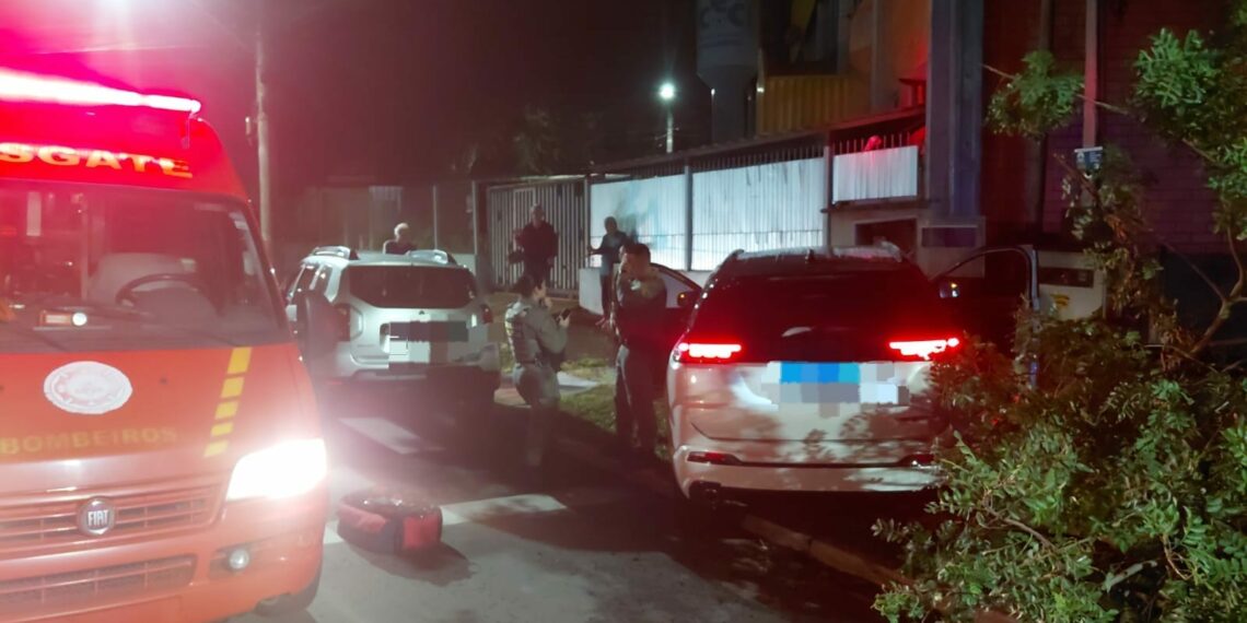 Colisão entre veículos deixa duas pessoas feridas em Sapiranga
