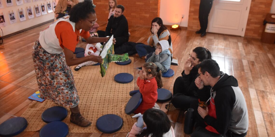 Dois Irmãos celebra Feira do Livro com ações nas escolas e Praça do Imigrante