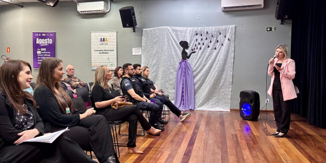 Agentes incentivam denúncia para a proteção às mulheres em Campo Bom
