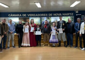 Nova Hartz tem sessão da Câmara conduzida por Márcia Scherer, com novos projetos e homenagens