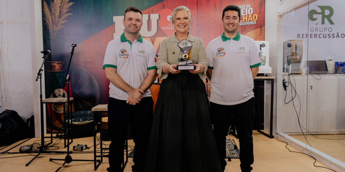 Grupo Repercussão entrega Troféu Herança Farrapa em Sapiranga