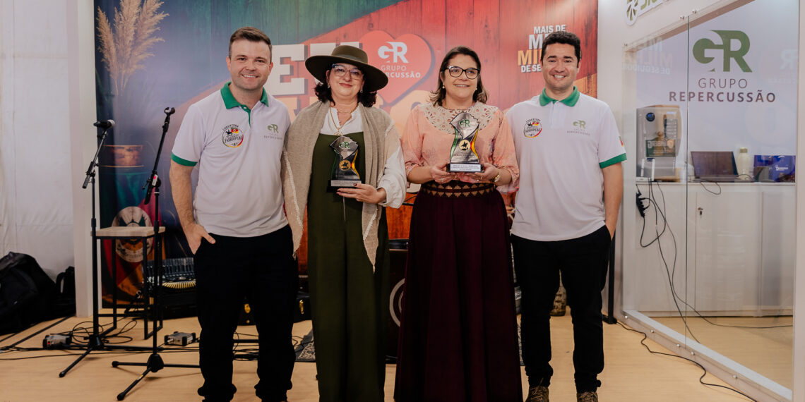 Grupo Repercussão entrega Troféu Herança Farrapa em Sapiranga