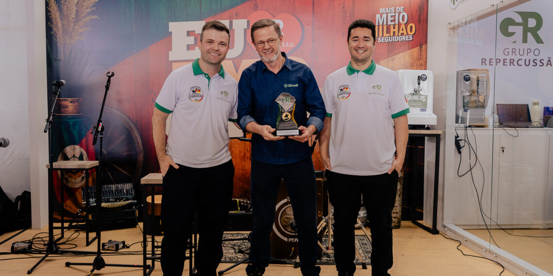 Grupo Repercussão entrega Troféu Herança Farrapa em Sapiranga