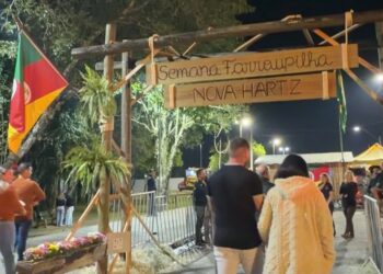 Os Bertussi aninam a noite em celebração à tradição na primeira Semana Farroupilha, em Nova Hartz