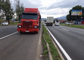 Com atenção redobrada e respeito na via, caminhoneiros movem a economia regional e reforçam a importância do retorno seguro para a família | Foto: Divulgação