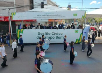 Mais de 80 entidades participam do Desfile Cívico na Avenida Brasil, em Campo Bom