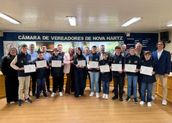 Nova Hartz realiza cerimônia de posse dos vereadores mirins; iniciativa visa aproximar jovens do Legislativo