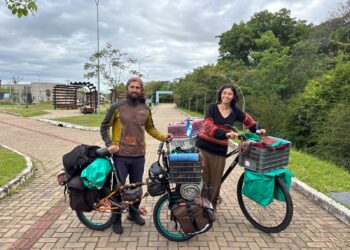 Durante passagem por Campo Bom, casal argentino conta detalhes da jornada de bicicleta pelo Brasil