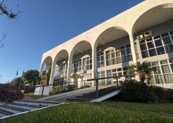 Secretária de Educação de Dois Irmãos pede exoneração após denúncias contra professor da rede municipal