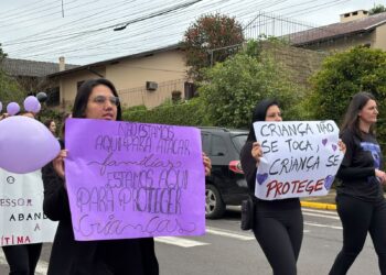 Comunidade se une para pedir justiça em caso de professor investigado por crimes sexuais em Dois Irmãos