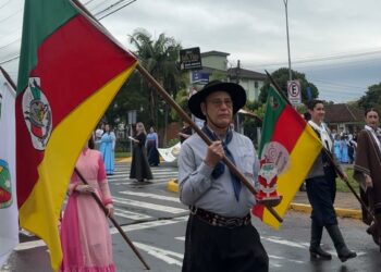 Comunidade se reúne para cultuar tradição durante Desfile Farroupilha, em Sapiranga