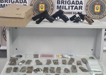Brigada Militar apreende droga e três armas falsas em Sapiranga