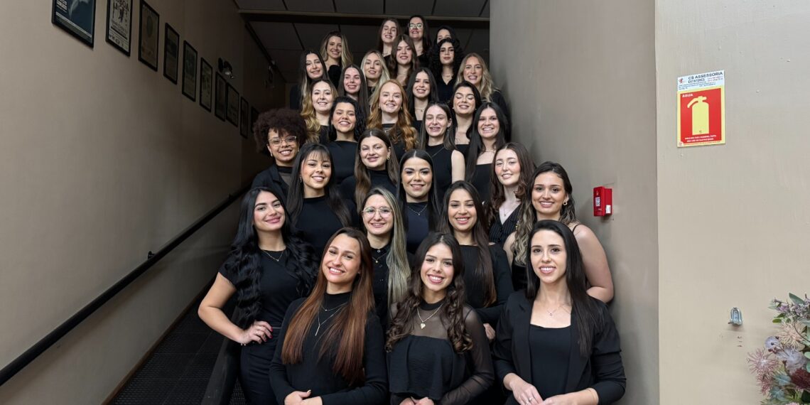 Candidatas à corte da 40ª Festa das Rosas realizam primeiro encontro e iniciam preparação em Sapiranga